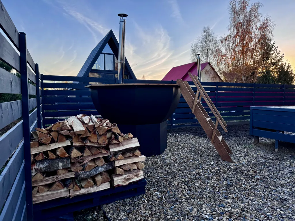 Домик у реки с банным чаном и сап-бордами