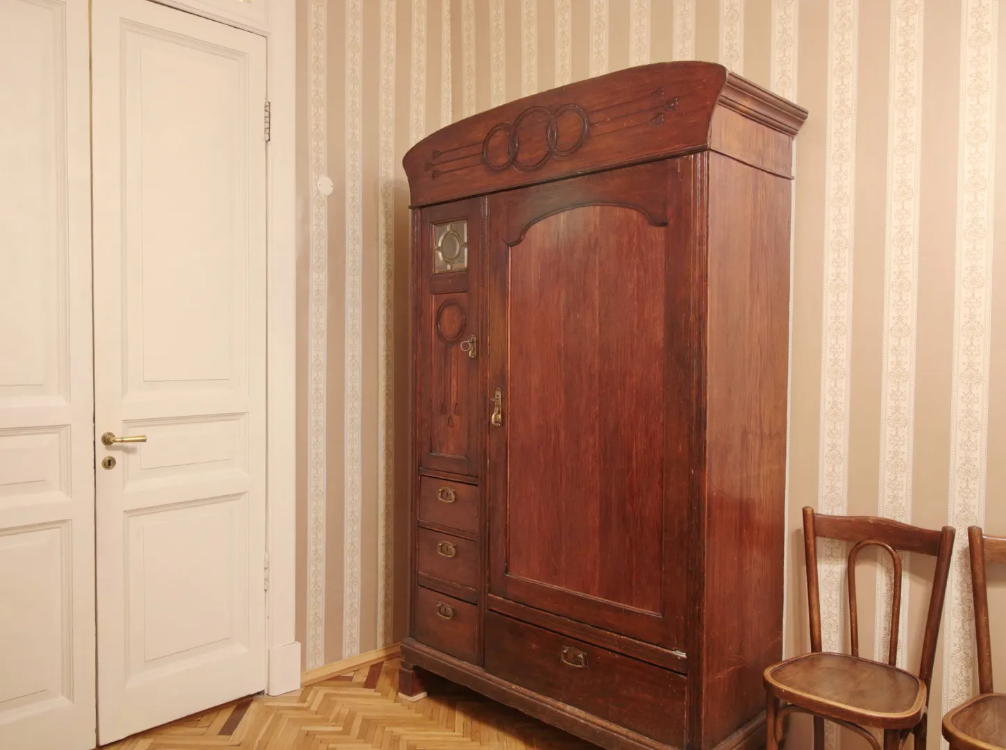 Шкаф 1914 год мастер Никитин.