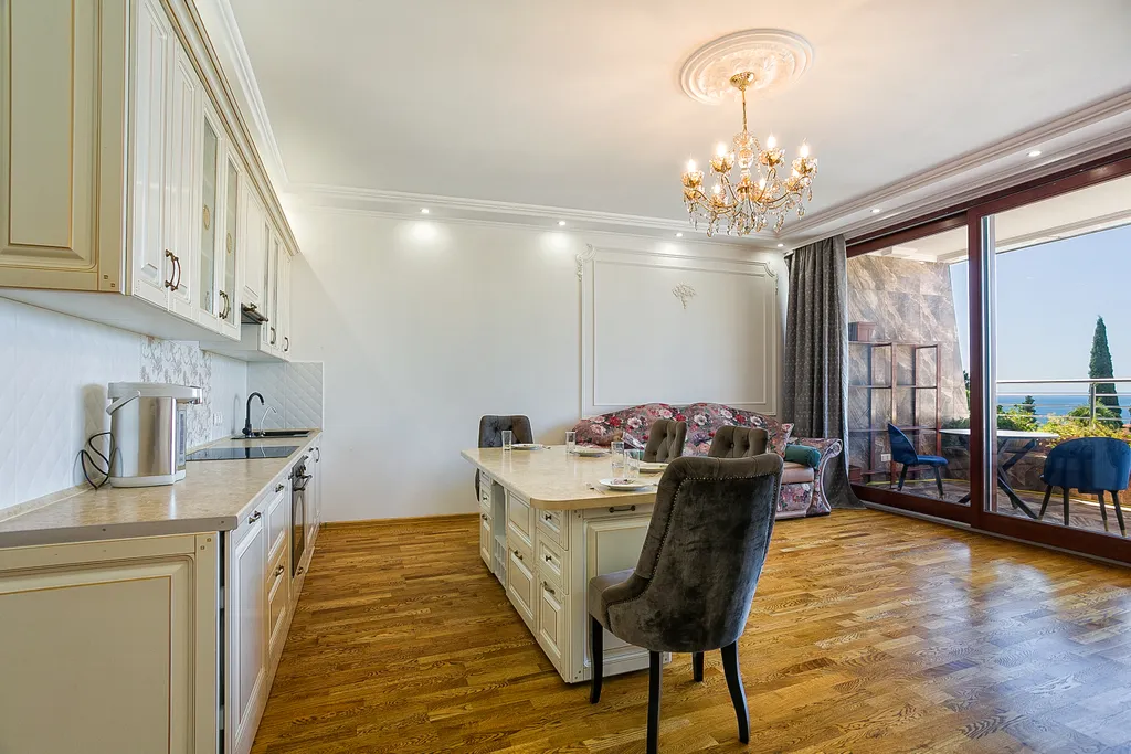 Апартамент с видом на бассейн