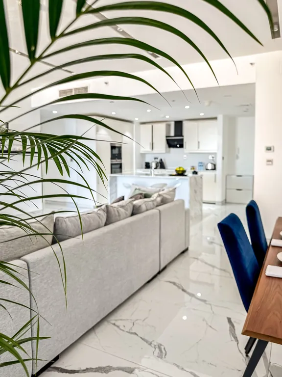 Стильная трёхкомнатная квартира