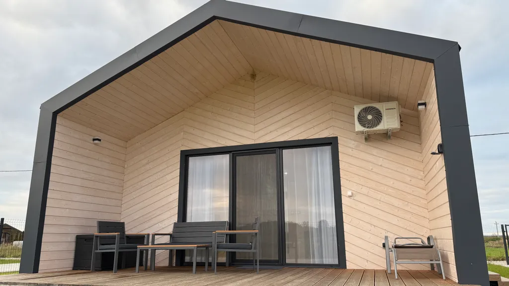 Домик с террасой