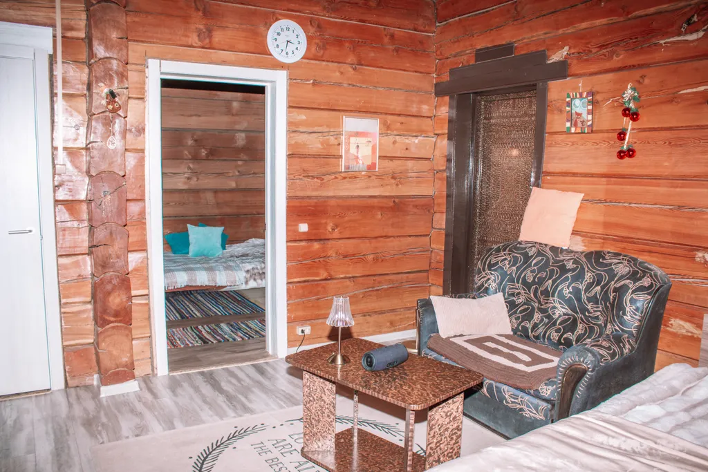 Атмосферный уютный экокоттедж из кедра с прудом