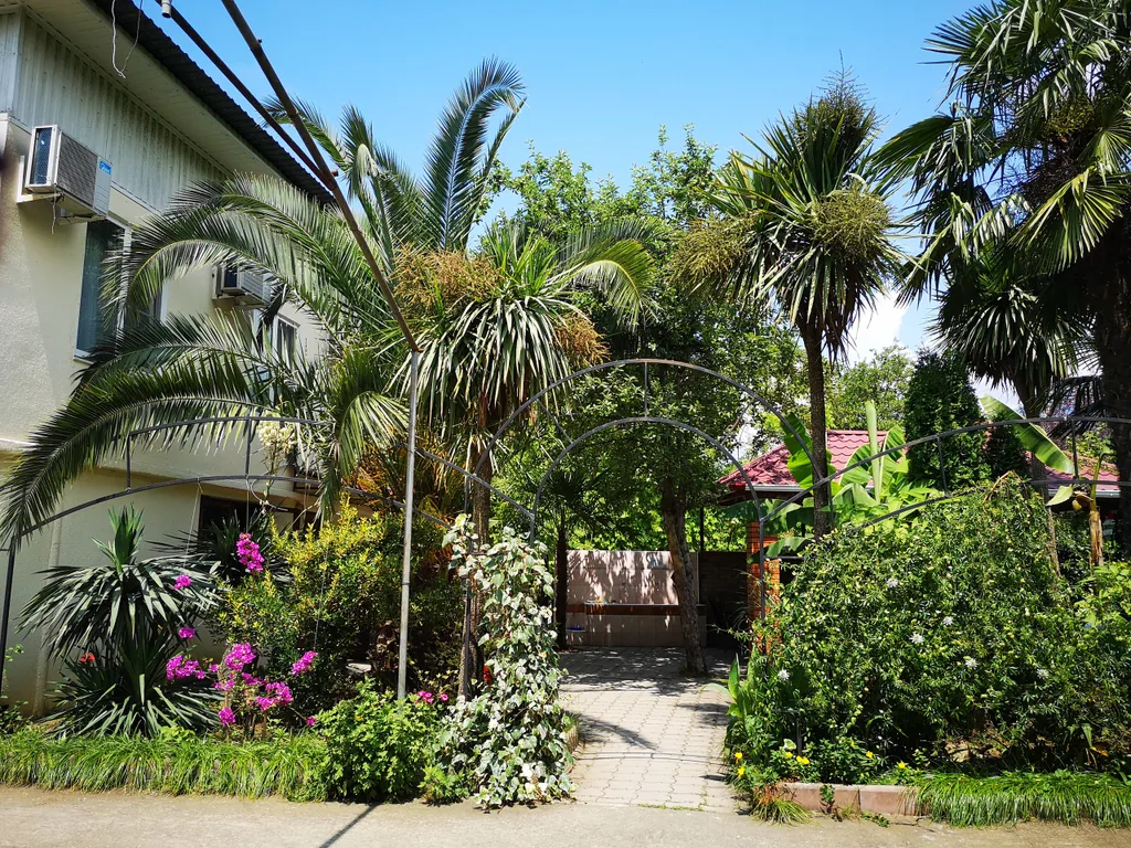 Двухкомнатные апартаменты с кухней, балконом и видом на горы