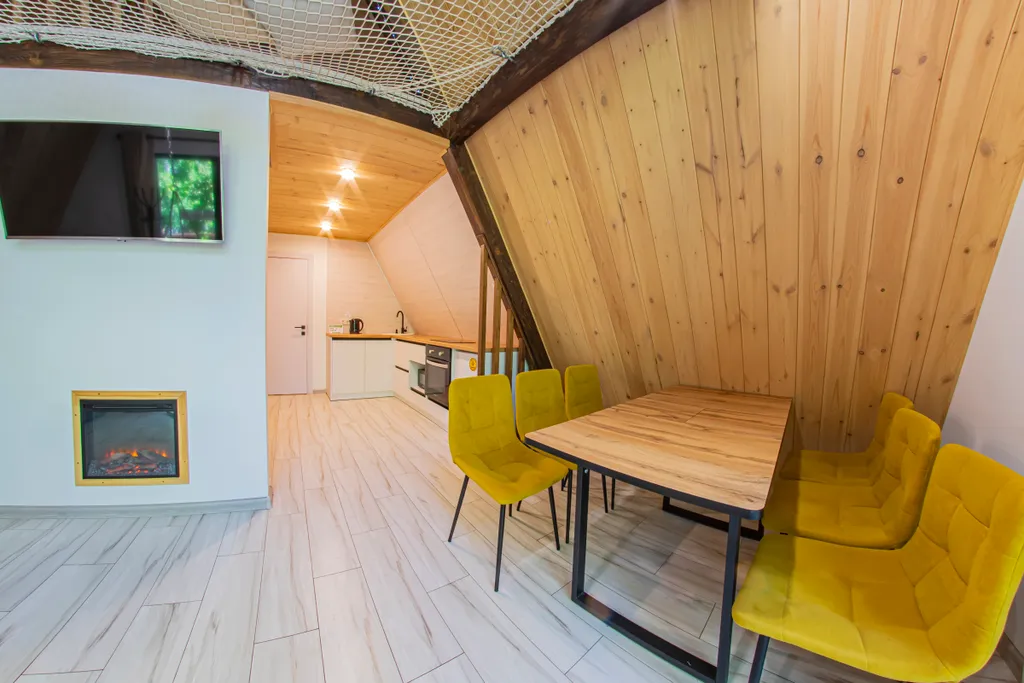 А-фрейм у Озера с чаном и сауной