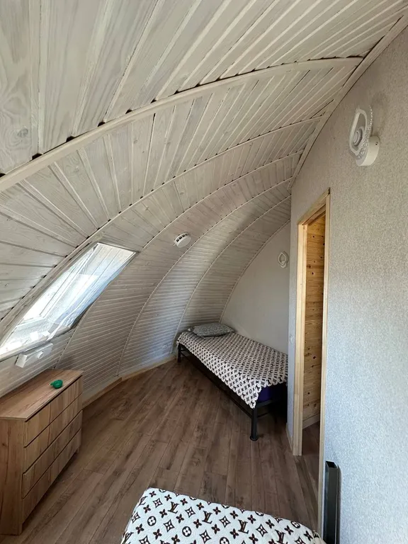 Дом у моря и у горячего источника, круглый купольный