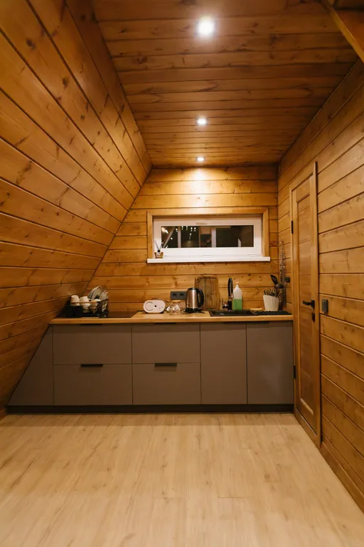 Домик в лесу вблизи от города в стиле A-frame