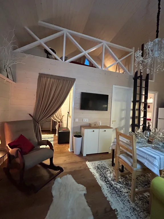 Голландский домик у леса