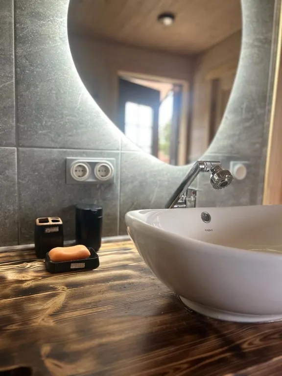 Уютный дом с прекрасным видом на лес и озеро