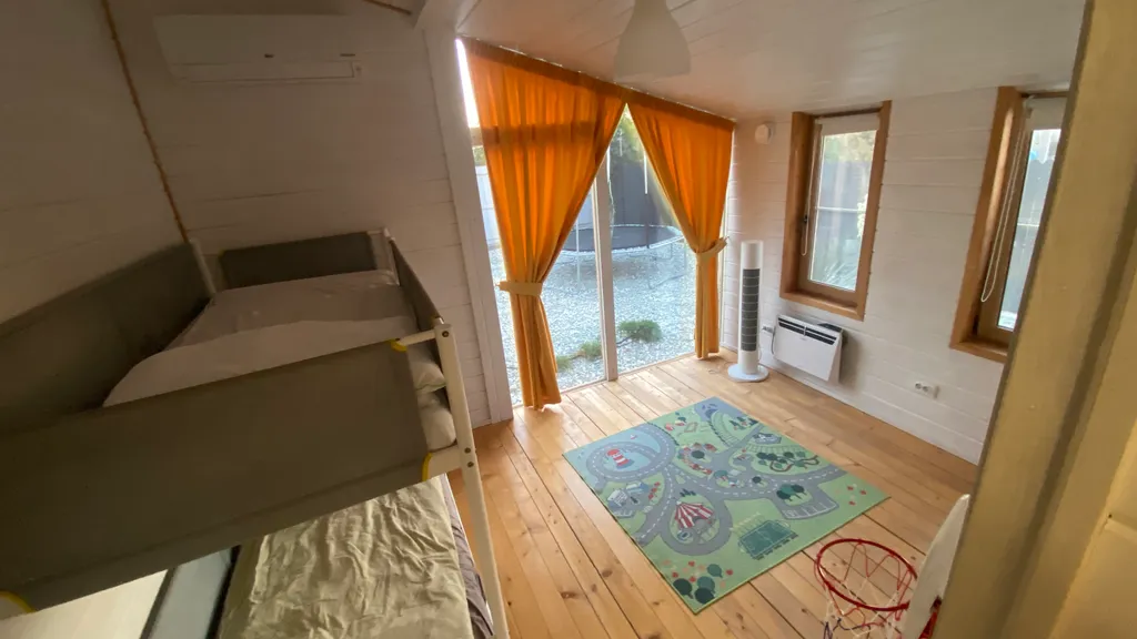 Домик на море