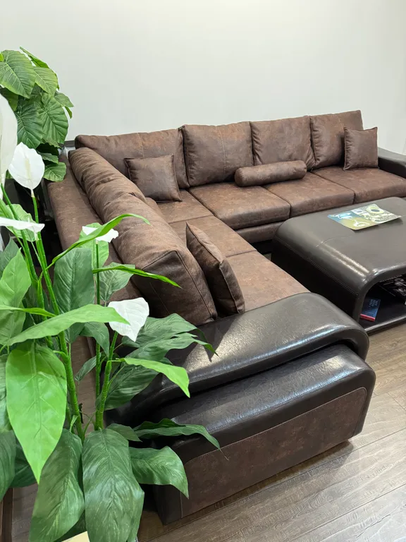 On two levels with two bathrooms