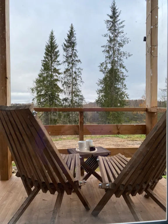 Домик на берегу реки