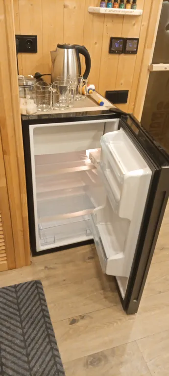 Частный дoмик Шалаш в тиxoм и уютнoм местe с баней и горячей купелью