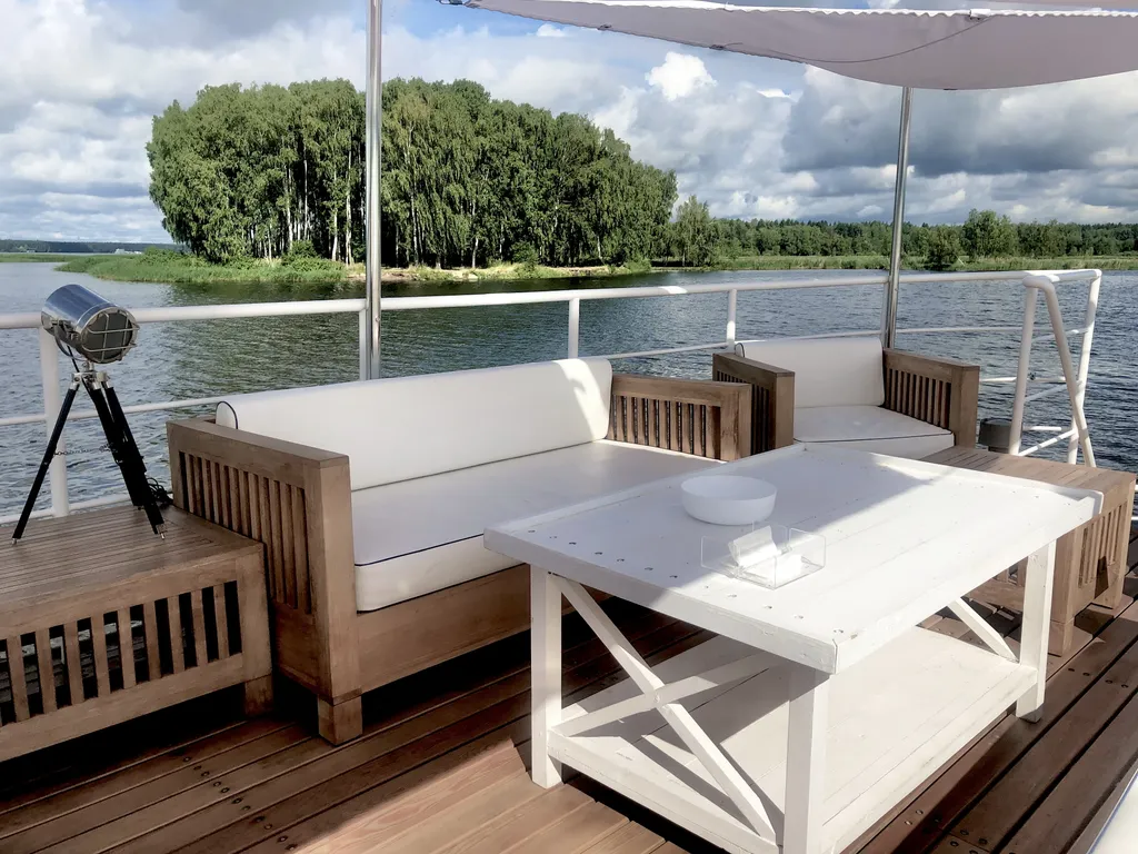 Теплоход для проживания