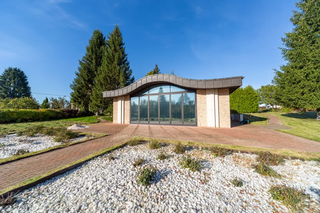 Уютный дом у озера