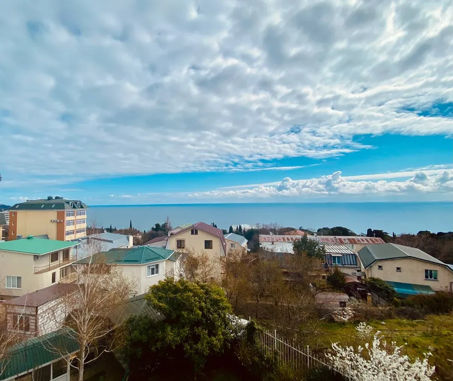 Комнаты с видом на море и горы