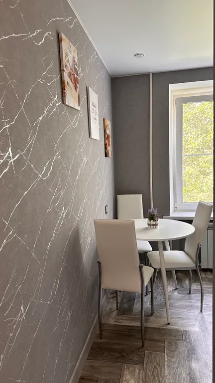 Квартира в тихом приморском районе, в тени деревьев