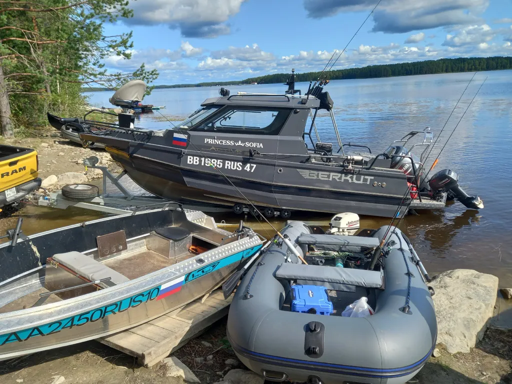 Уютный дом на берегу озера