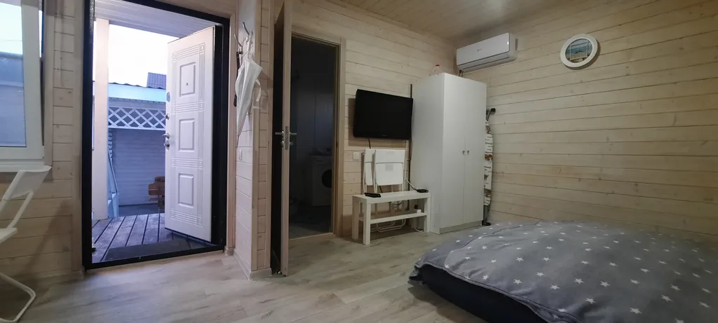 Коттедж с собственной территорией, большой беседкой и мангальной зоной