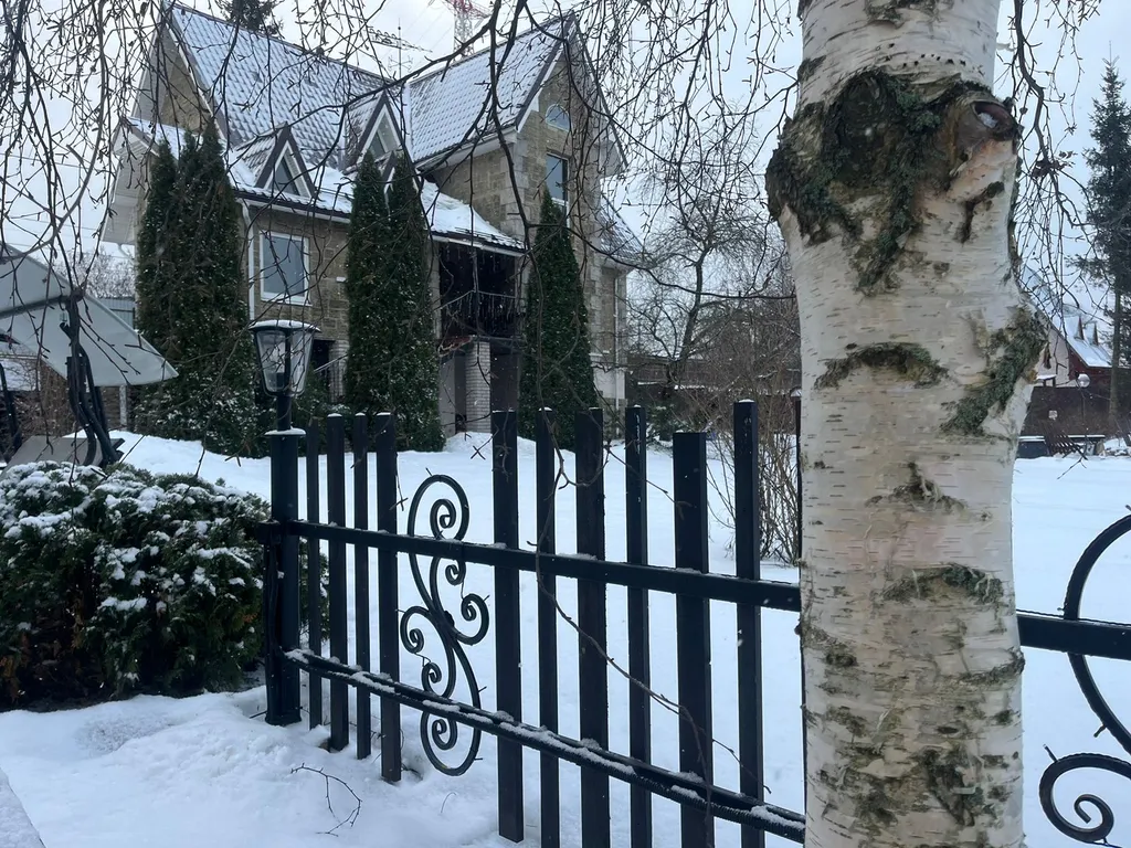 Коттедж на берегу Невы с lounge в гараже