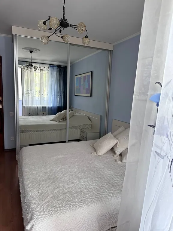 Двухкомнатная квартира с залом и видом на горы