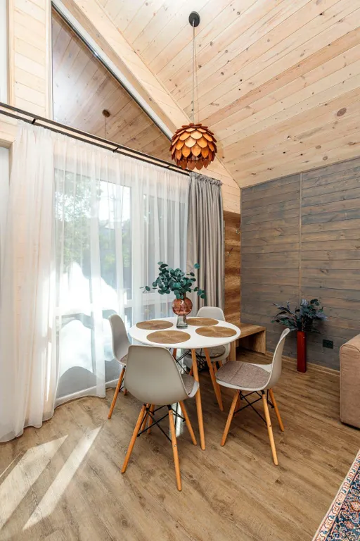 Барнхаус с террасой, бассейном и мангалом на территории