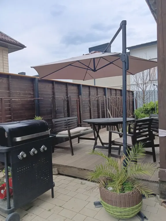 Дом с бассейном и террасой в коттеджном поселке