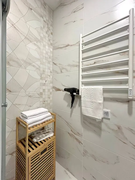 Квартира Апартаменты "AzurGarden" — Варваровка