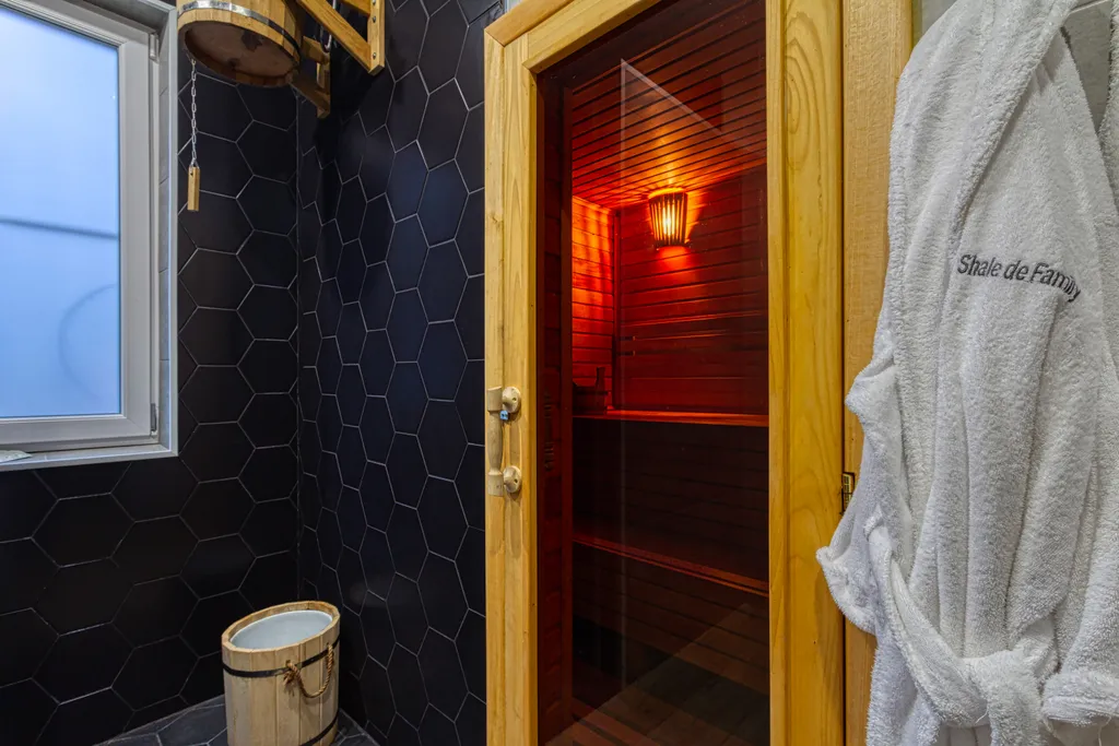 Уютное гостевое шале Shale de Family на берегу озера