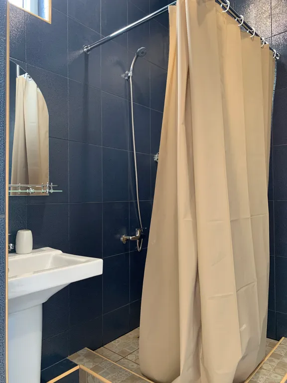 Коттедж Коттедж Просторные трехкомнатные апартаменты с двумя изолированными спальнями — Сухум