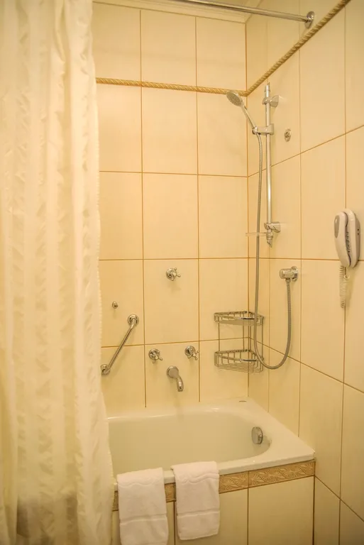 Номер 1-ой категории с видом на холм