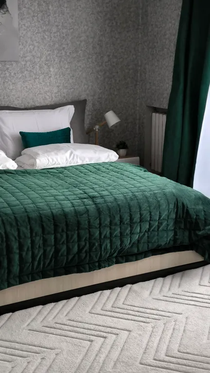 Квартира в самом центре, с огороженной парковкой.