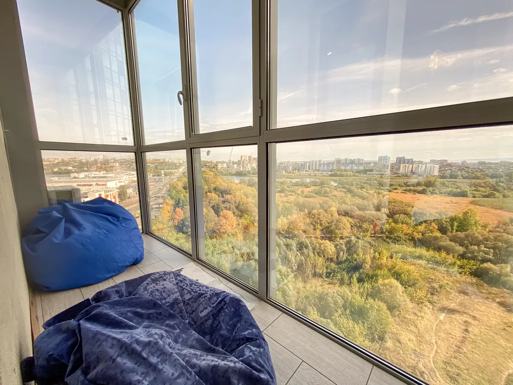 Двушка с камином и видом на реку у ТЦ Аквамолл