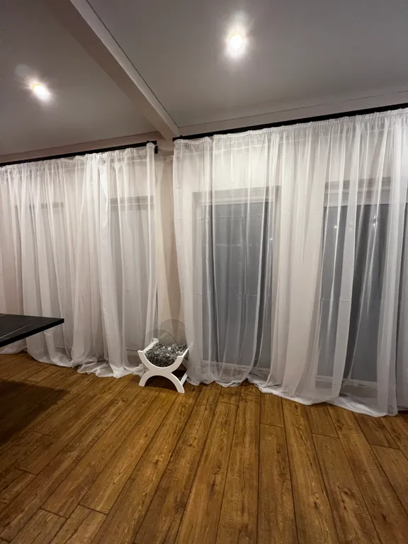 Дом с березовым лесом на участке