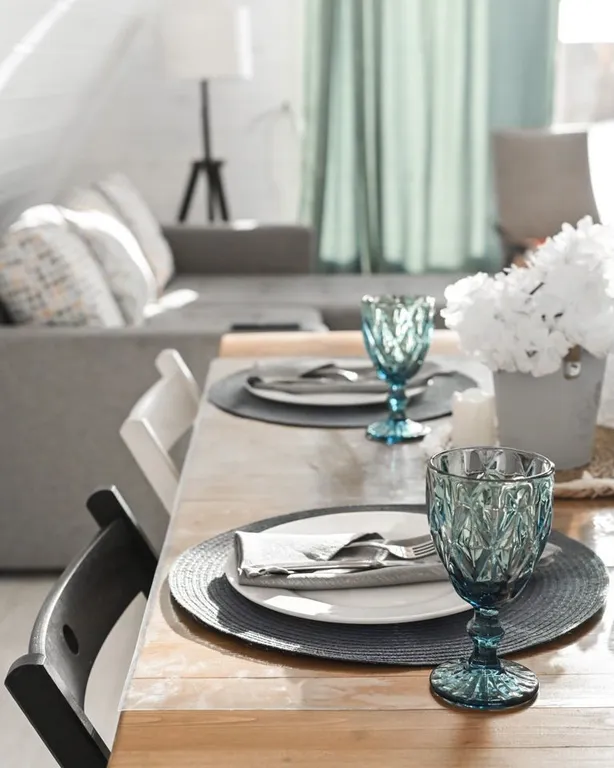 Уютный, современный домик в стиле а-фрейм