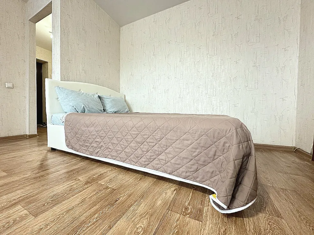 2-комнатная квартира в центре рядом с КУЗгту и РЕАцентром