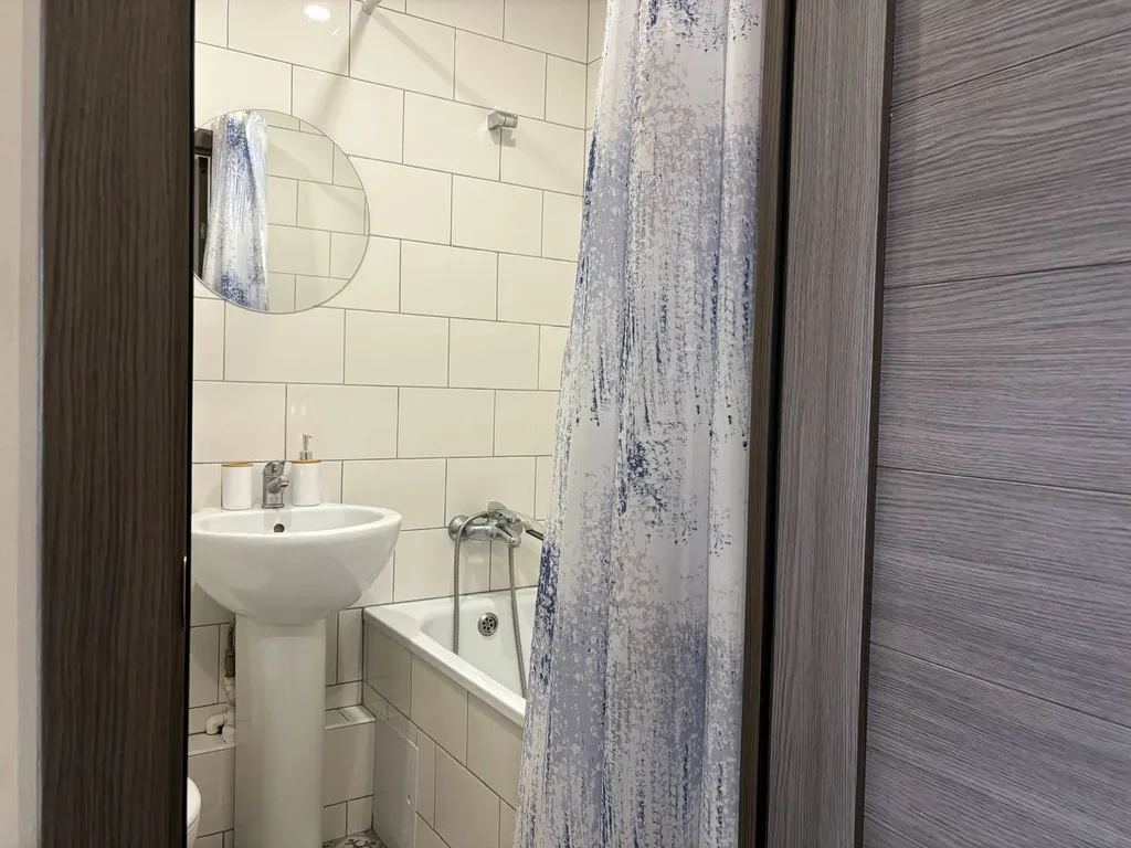 Студия с видом на город