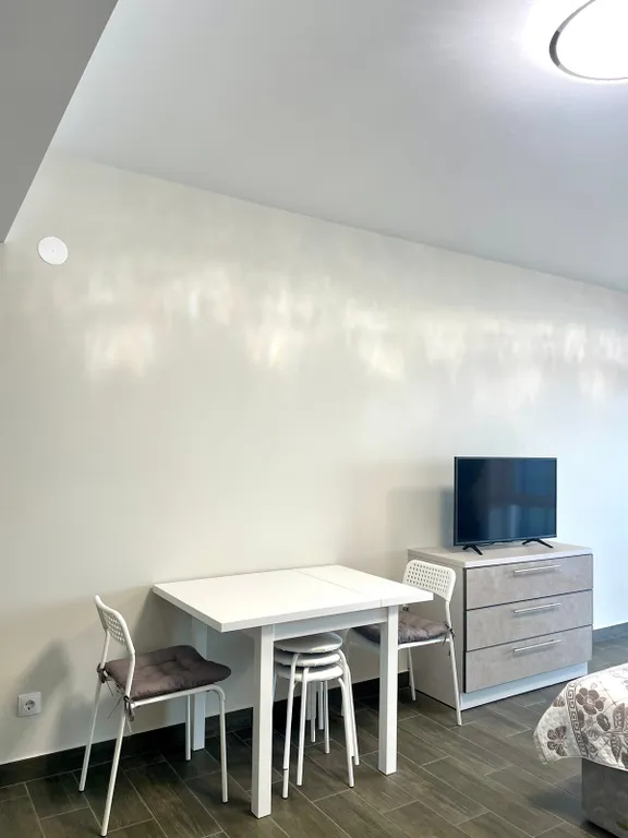 Эллинг на берегу моря