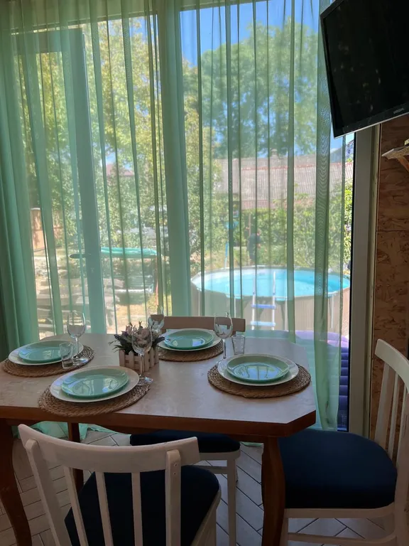 Домик на море