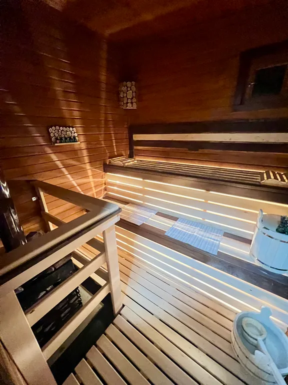 Уютный лесной домик с баней — отдых мечты