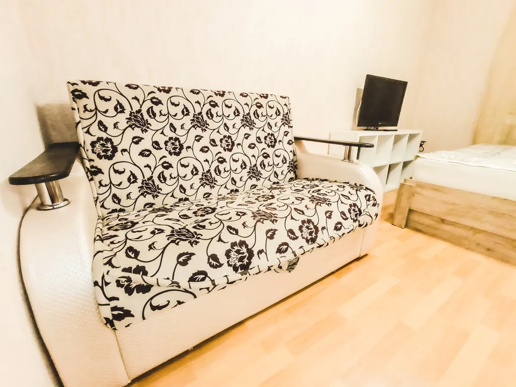 Трёхкомнатная квартира в центре на площади Ленина