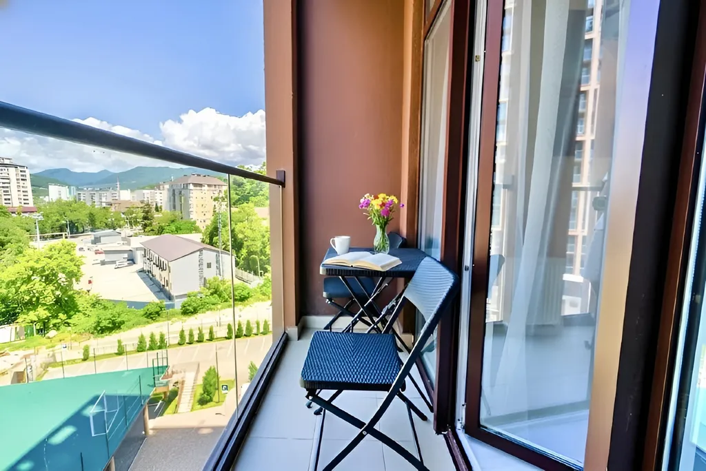 Светлая студия с бассейном на территории