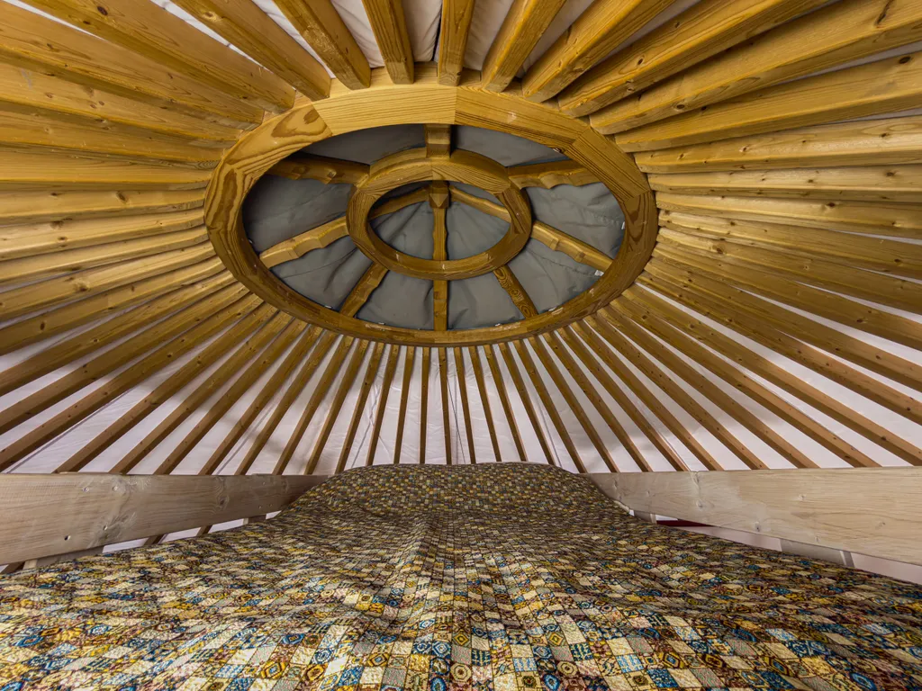 Современная юрта с баней и купелью