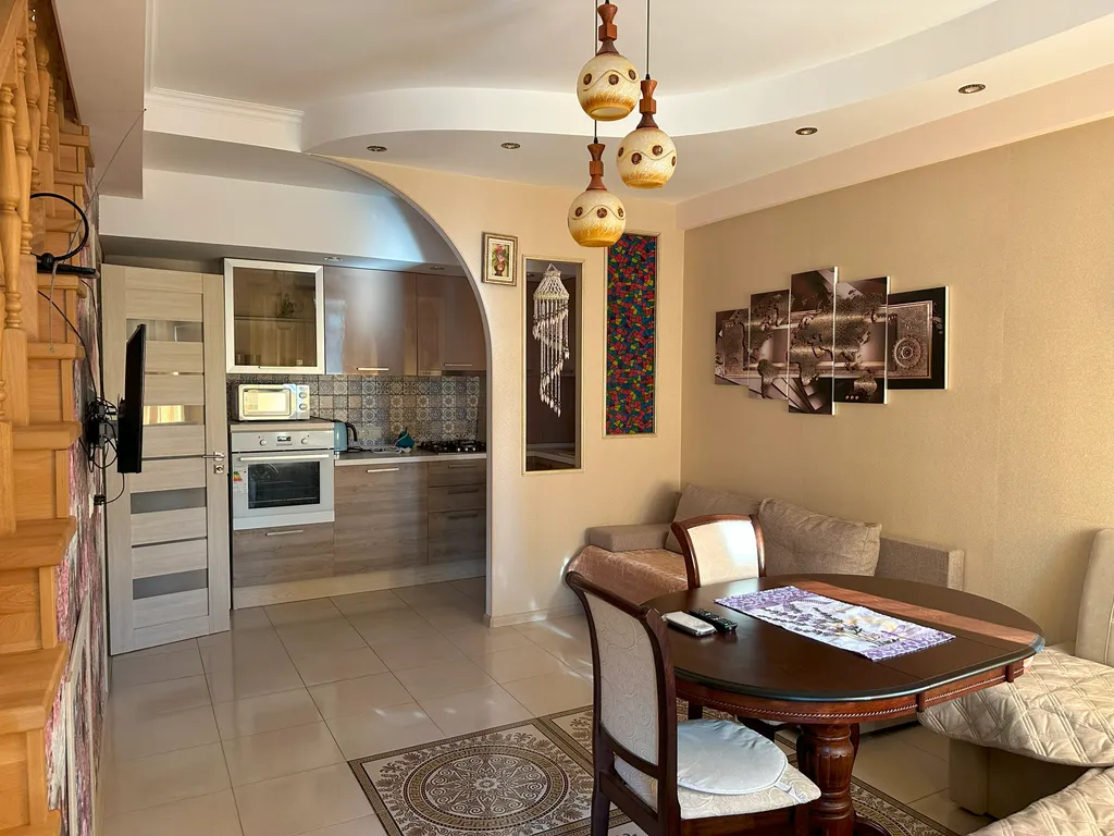 Дом с часами - двухэтажный таунхаус для отпуска у моря