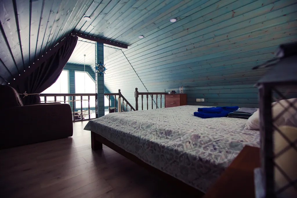 Панорамный коттедж в морском стиле с видом на озеро