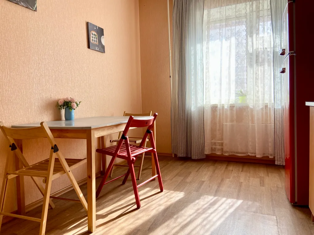 1-комнатная квартира, 15 минут до центра на автомобиле, с парковкой у дома