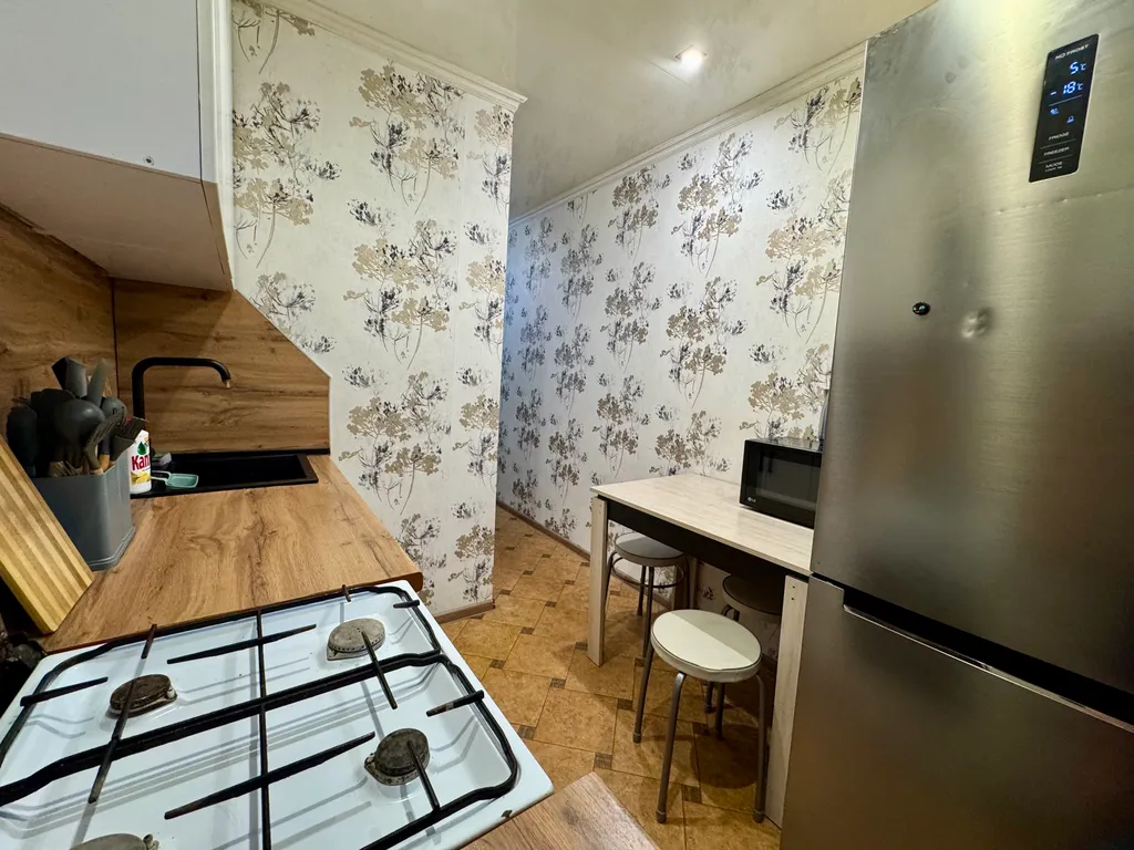 1 комнатная квартира, выход в лесо-парк рядом больница имени Середавина