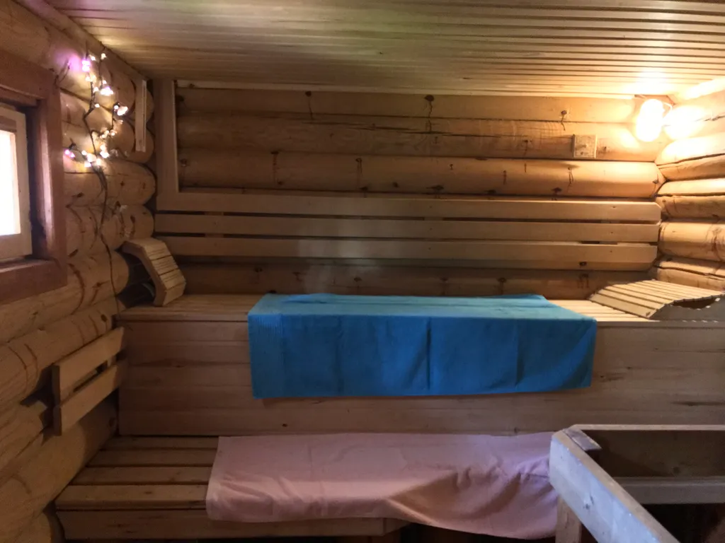 Коттедж Лада в черте города с сауной