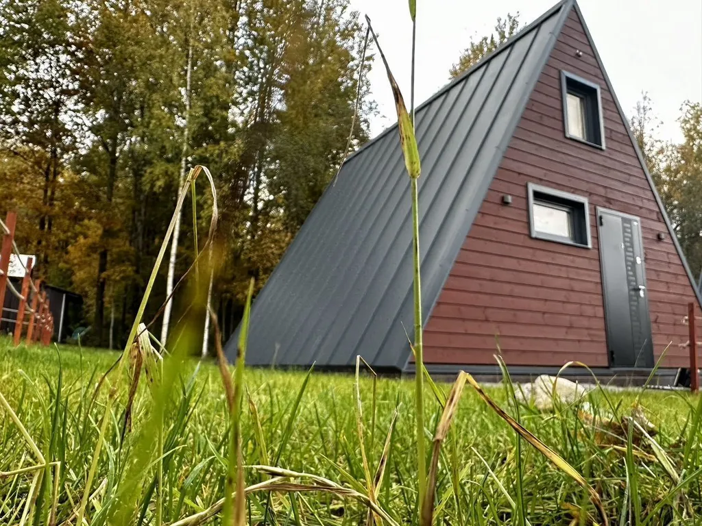 Уютный домик в стиле A-frame рядом с озером