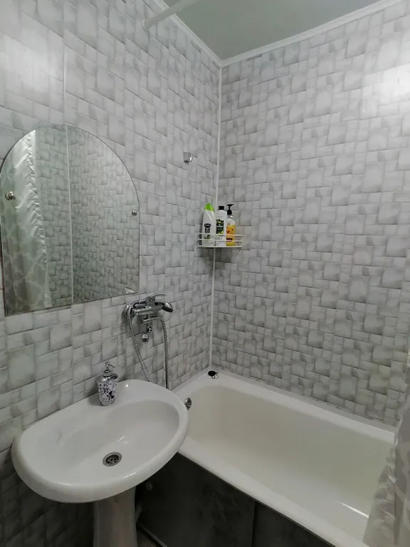 Чистая двухкомнатная квартира на Каштаке