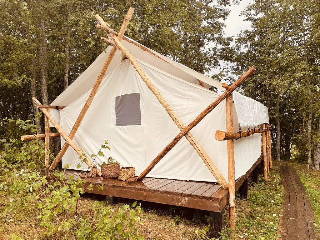 Сафари-тент эко-глэмпинг на берегу озера